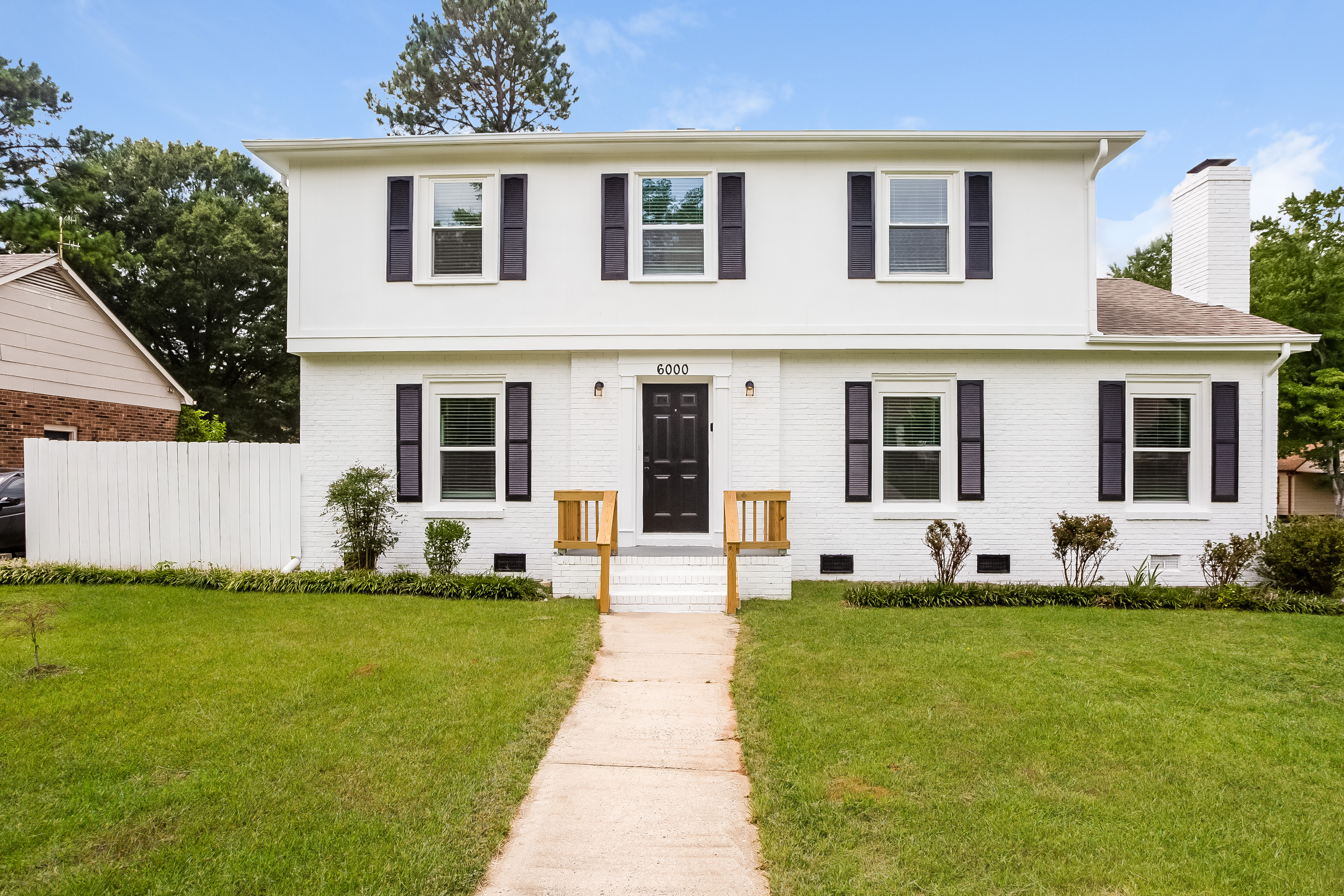 6000 FARM POND LN CHARLOTTE, NC 28212